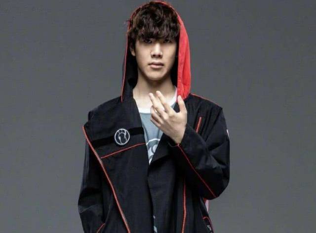 今日凌晨的2023LEC冬季赛决赛中，G2以3-0横扫MAD拿下冠军 这也是中单选手Caps拿到的第八个欧洲联赛冠军