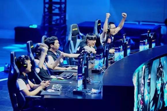 反恐精英2创造了新的在线峰值：是真正的成就还是统计欺诈？